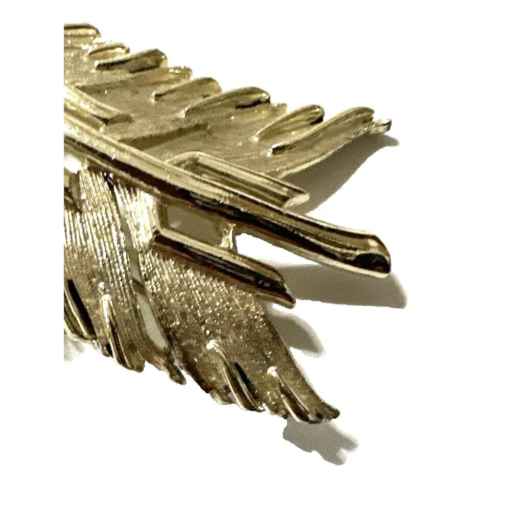 Vintage LISNER Feather Brooch Plume Pale Gold Silver Tone Mid Century Modern Pin